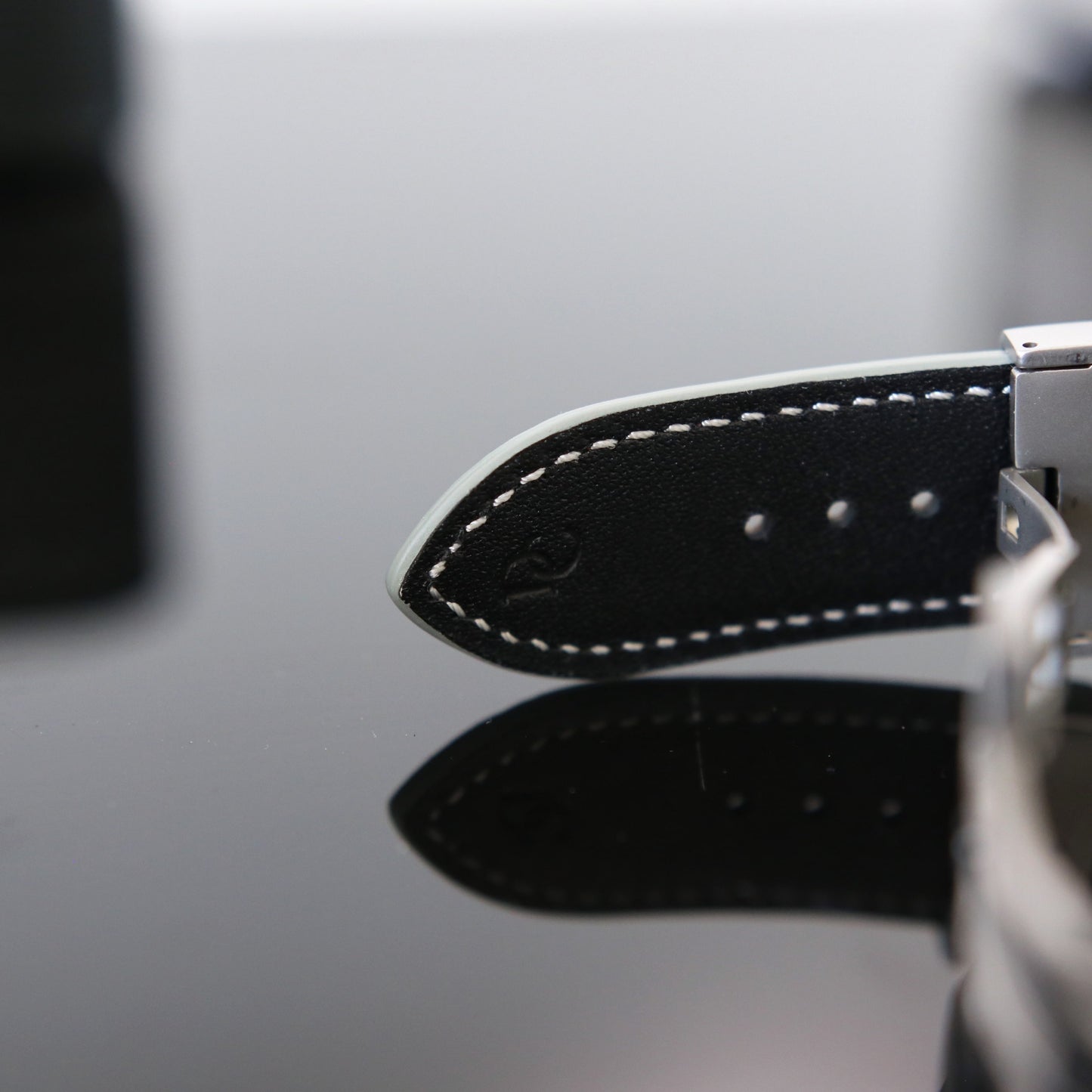 Apple watch band - Gris Galet Edition - French Chèvre leather