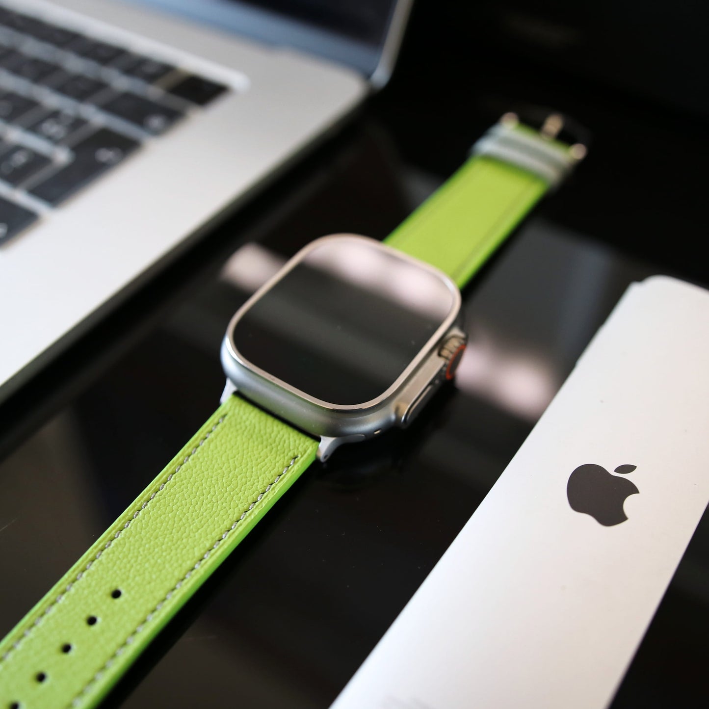 Luxury Apple Watch band - Vert Neon Edition - French Chèvre leather