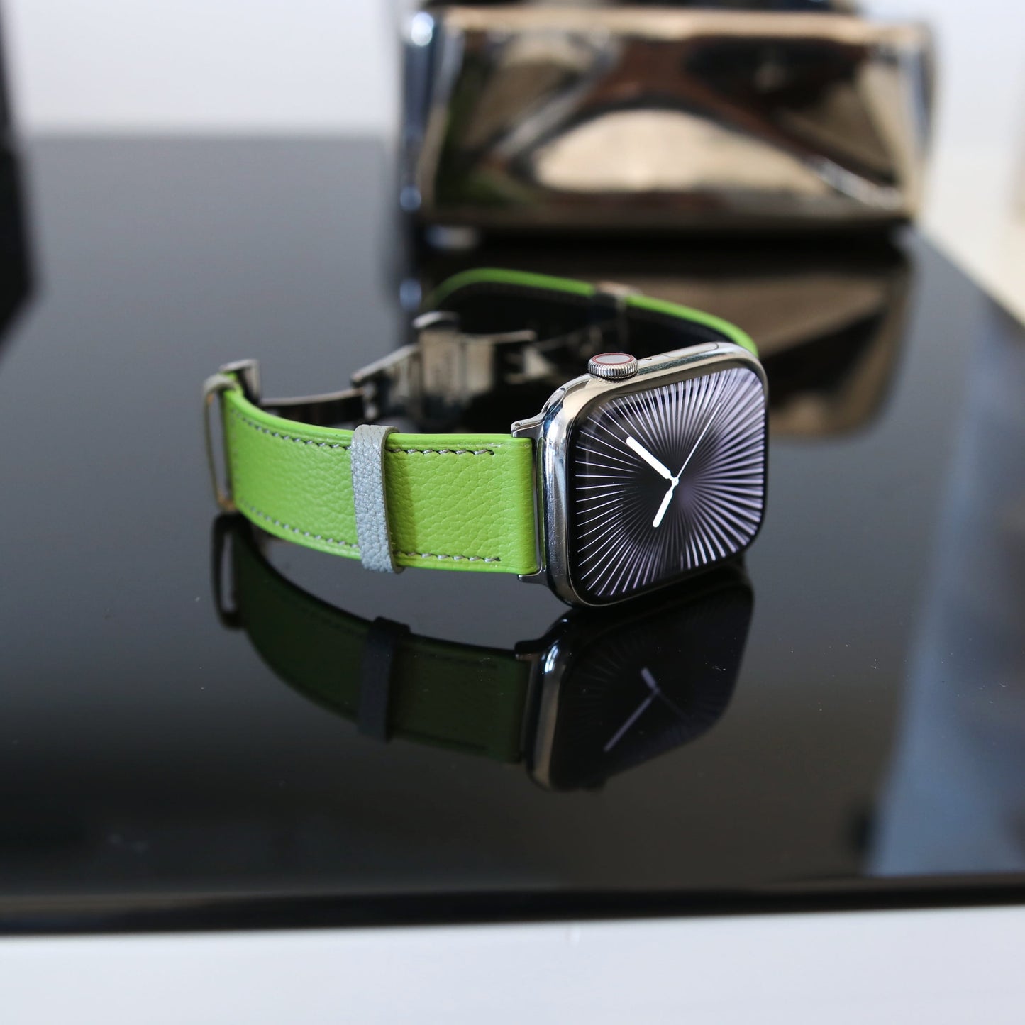 Luxury Apple Watch band - Vert Neon Edition - French Chèvre leather